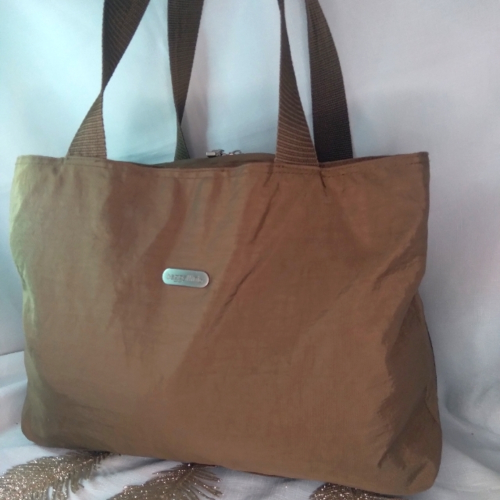 Big brown and blue baggallini bag